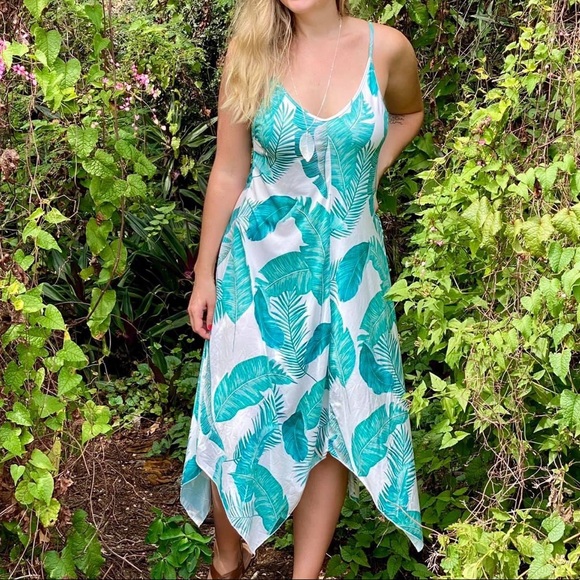 Dresses & Skirts - Floral Beachy Spaghetti Strap Dress